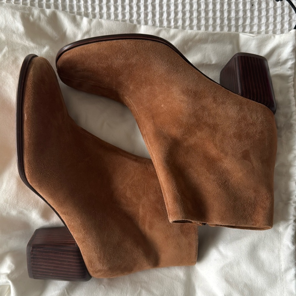 Never Worn Vince Women’s Maggie Zip Up Block Heel Boots Suede Tan Great Quality